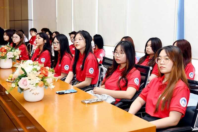 Đồng phục NEU cho các sự kiện của đội nhóm