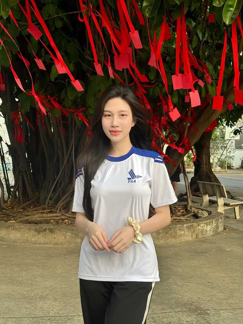 Áo đồng phục VAA cho các tiết học thể dục thiết kế đơn giản