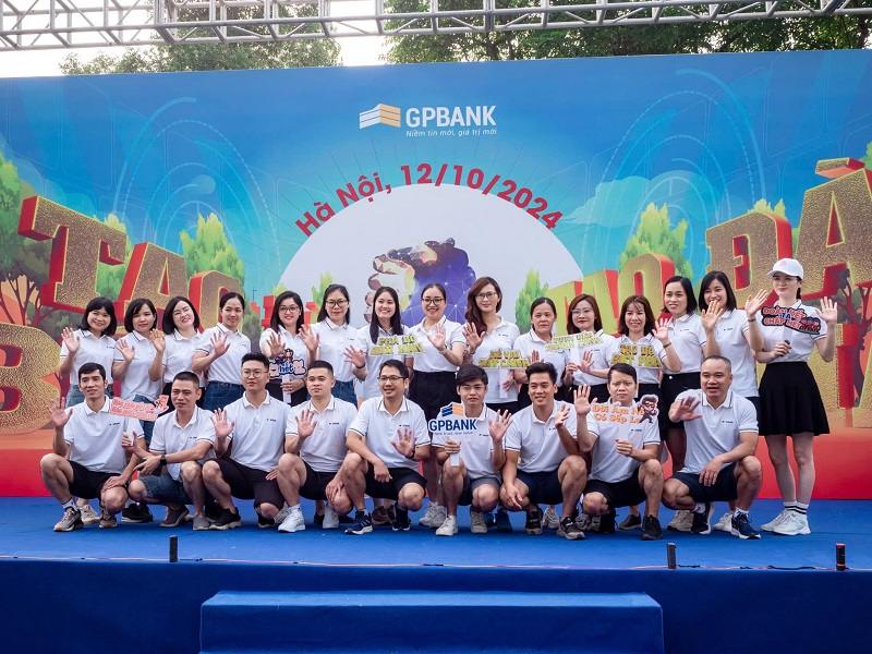 Áo thun đồng phục GP Bank màu trắng thanh lịch