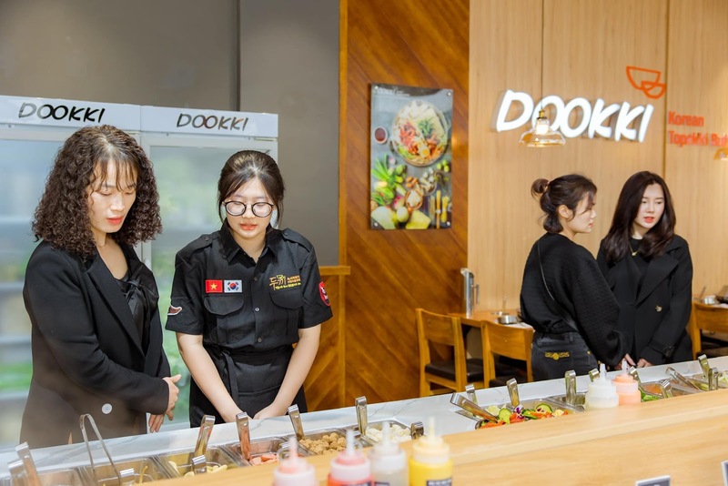 Đồng phục áo sơ mi màu đen Dookki