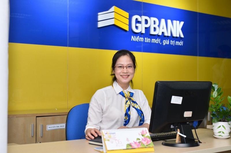 Áo sơ mi đồng phục GP Bank đơn giản với tone trắng