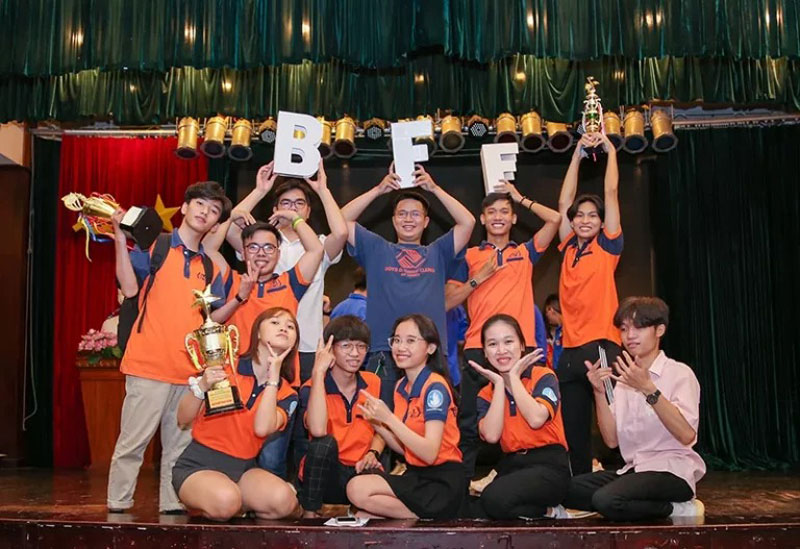 Trang phục sự kiện IUH