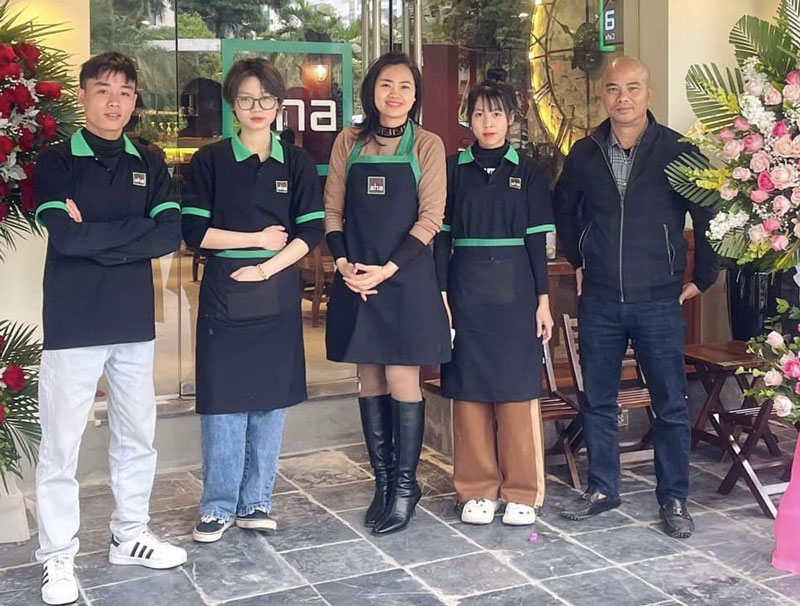 Mặc đồng phục Aha Cafe giúp tăng sự chuyên nghiệp cho quán cà phê