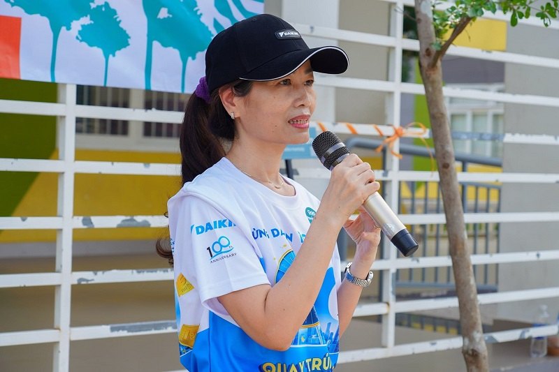 Đồng phục nhân viên Daikin đi du lịch