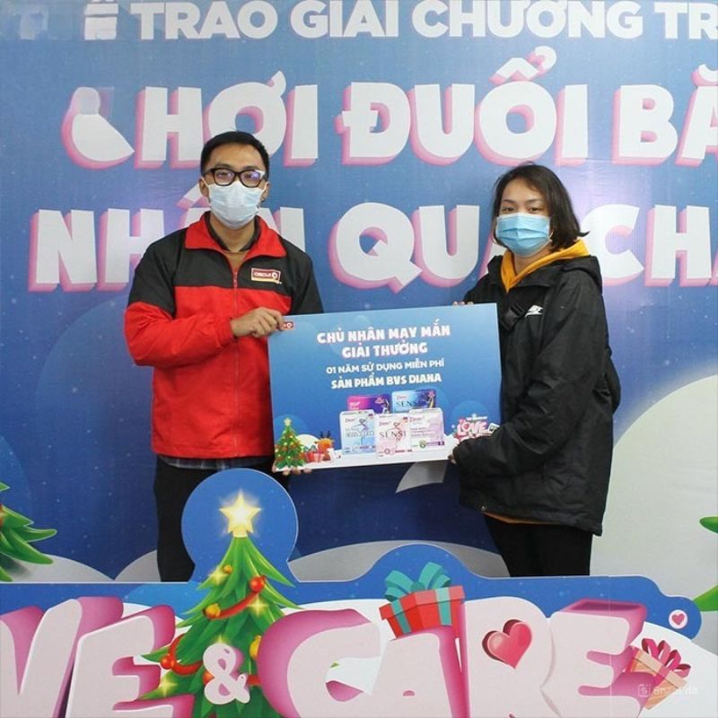 Đồng phục áo gió Circle K form suông rộng rãi