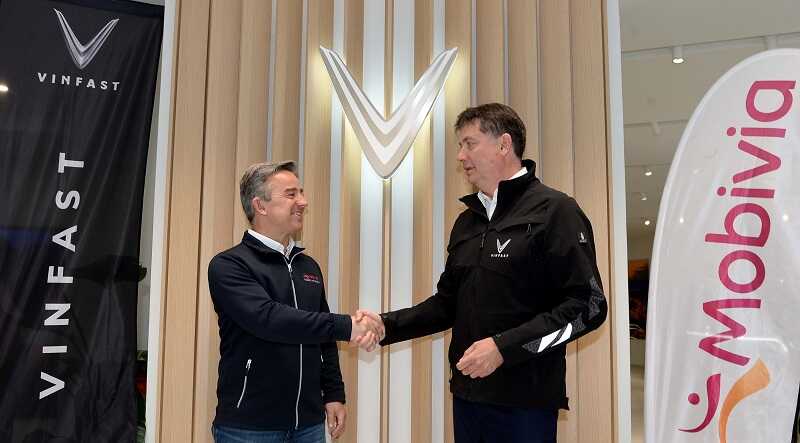 Áo khoác đồng phục Vinfast đơn giản và thanh lịch