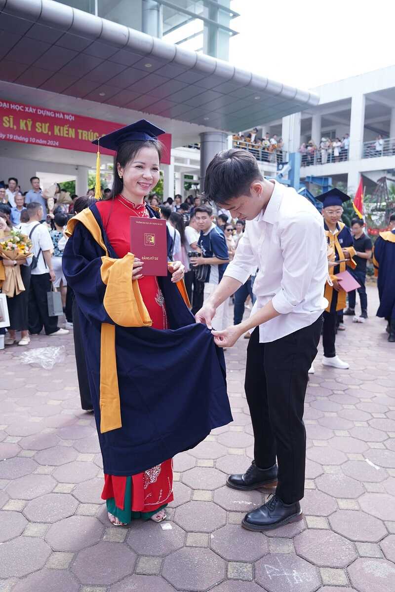 Áo sơ mi là mẫu đồng phục NUCE đơn giản mà thanh lịch