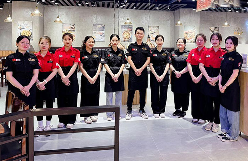 Top 4+ đồng phục nhà hàng Dookki chuyên nghiệp, sang trọng