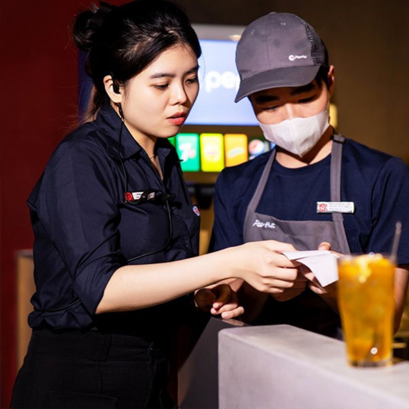 Tổng hợp 4+ mẫu đồng phục nhà hàng Pizza Hut phổ biến