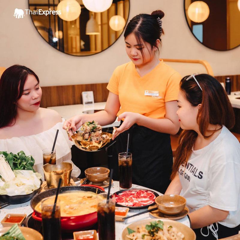 Top 3+ bộ đồng phục nhà hàng ThaiExpress đẹp, gọn gàng