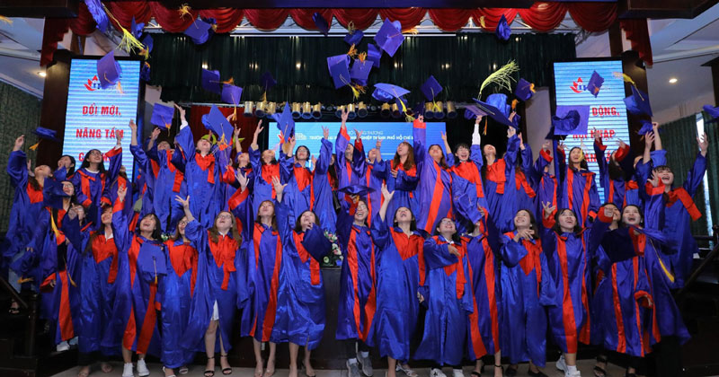 Đồng phục tốt nghiệp Đại học Công Nghiệp TP HCM