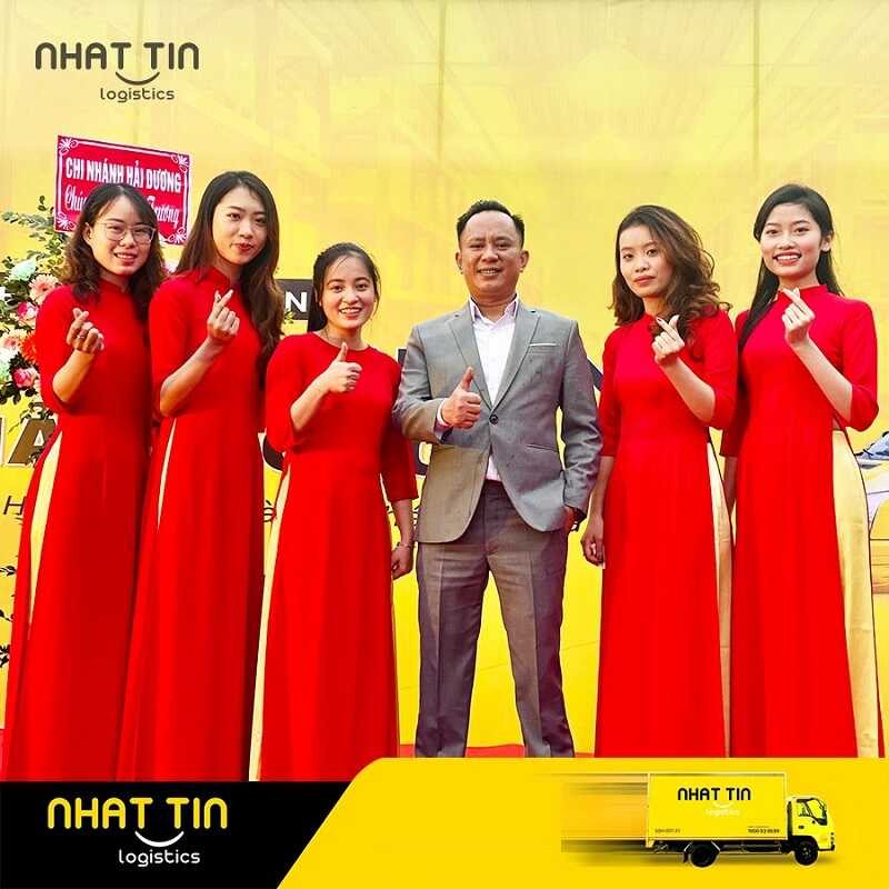 Áo dài là mẫu đồng phục Nhất Tín Express ít được sử dụng