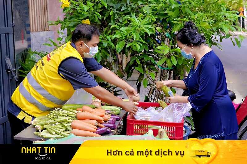 Áo gile đồng phục Nhất Tín Logistics thiết kế đơn giản
