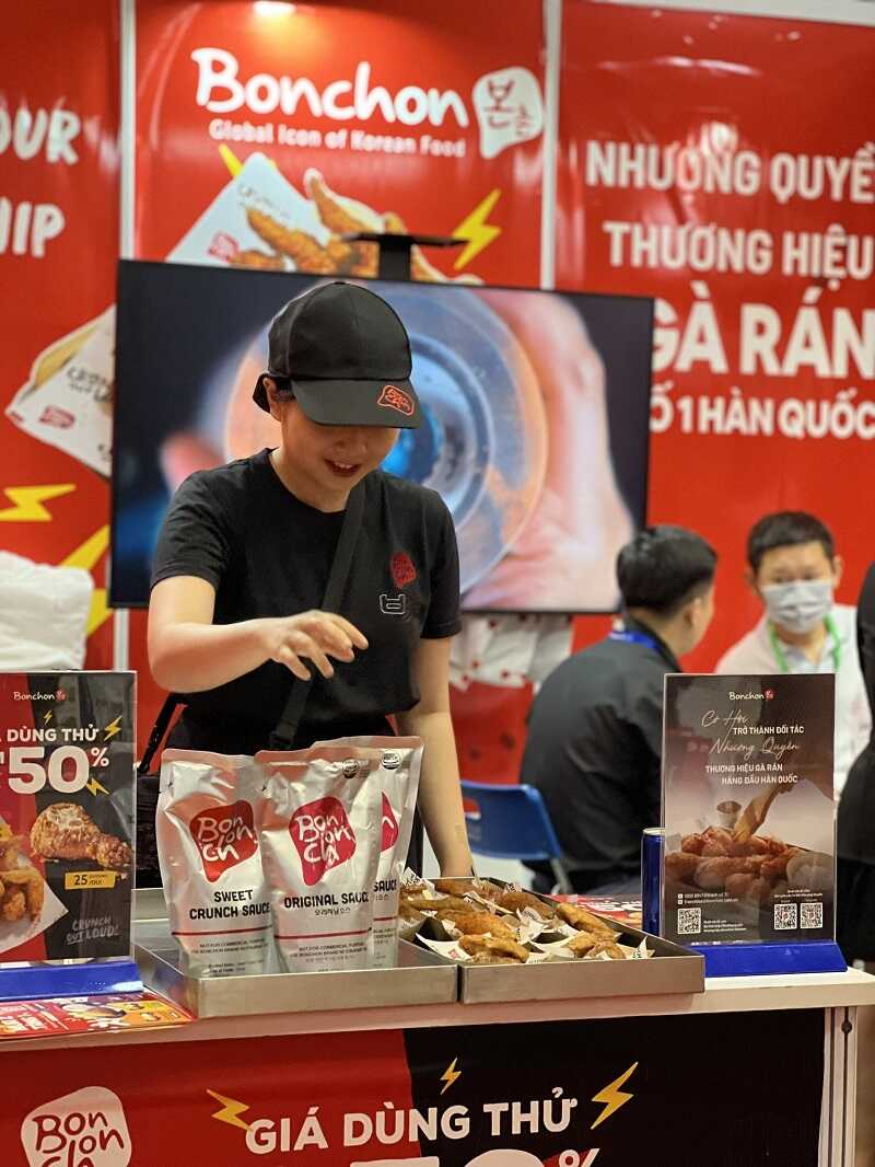 Mũ lưỡi trai dùng cho nhân viên Bonchon Chicken