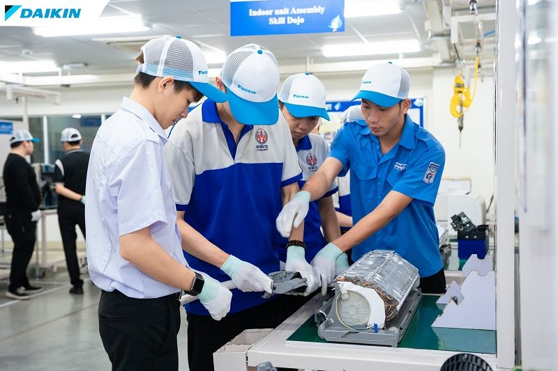 Top 5 mẫu đồng phục công ty Daikin ấn tượng nổi bật