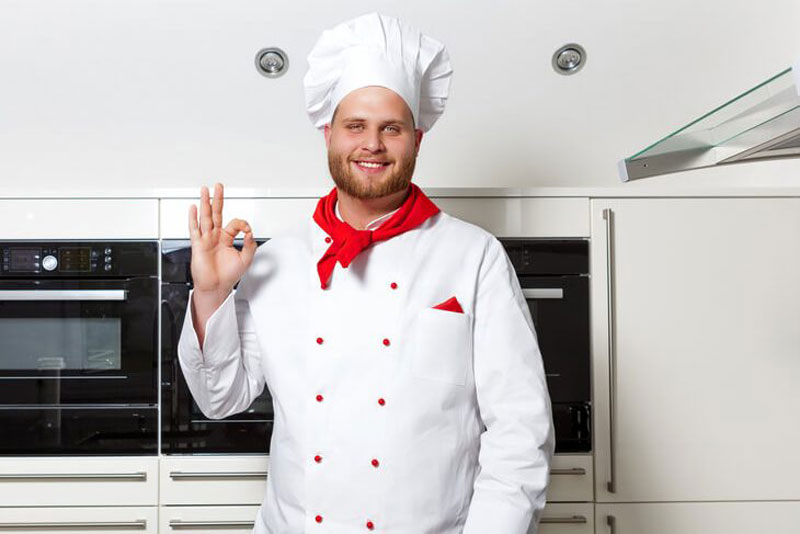 Nón bếp phối khăn choàng cổ đẹp