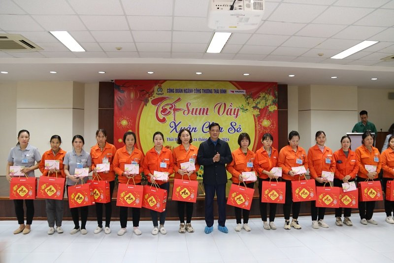 Trang phục bảo hộ lao động của công nhân nhà máy Yazaki