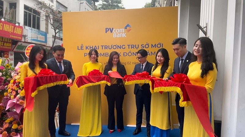 Đồng phục áo dài ngân hàng Pvcombank nền nã
