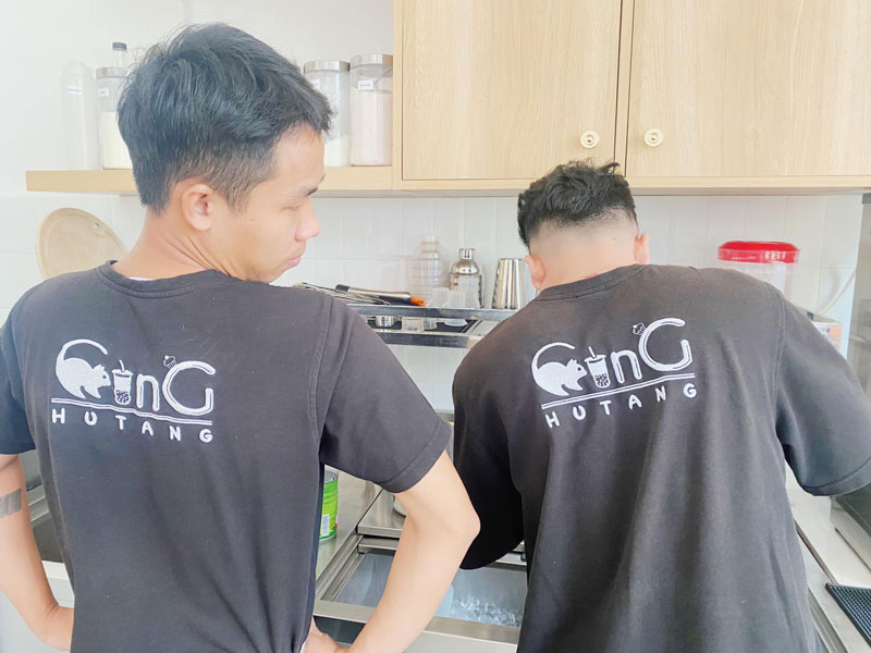 Đồng phục áo thun cổ tròn màu đen Cing Hu Tang