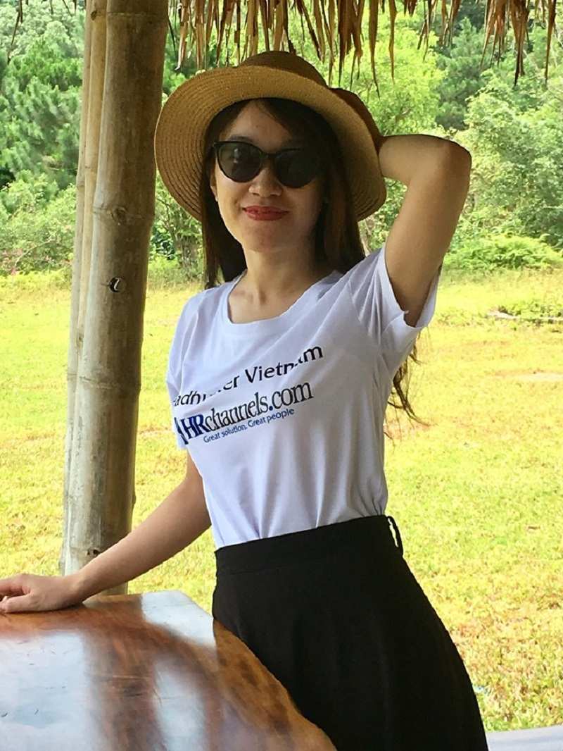 Đồng phục cổ tròn đi du lịch cho nhân viên HRchannels