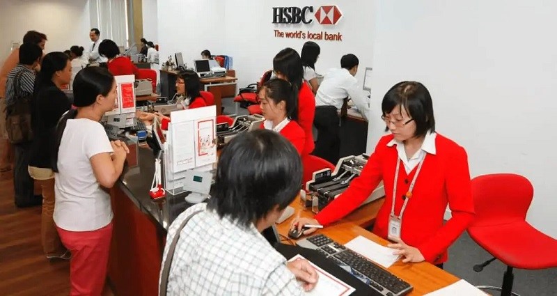 Top 3+ mẫu đồng phục HSBC trong sắc đỏ trẻ trung, chuyên nghiệp