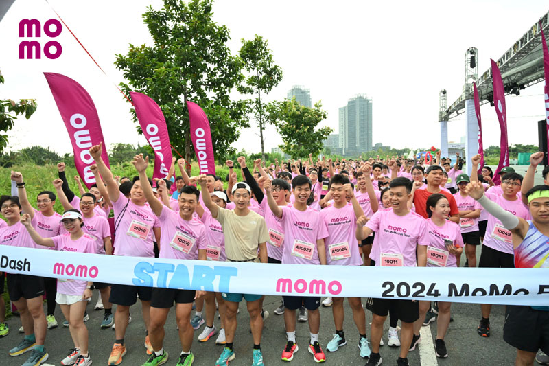 Áo thun cổ tròn đồng phục công ty MoMo