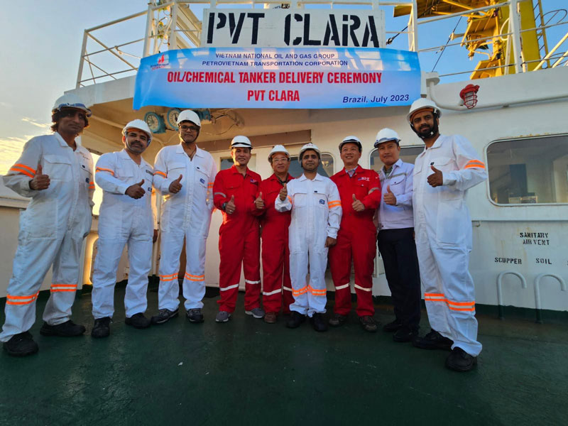 Đồng phục bảo hộ lao động màu trắng PVTrans