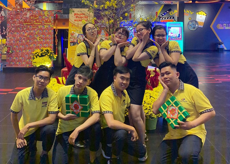 Đồng phục áo thun có cổ màu vàng Galaxy Cinemas