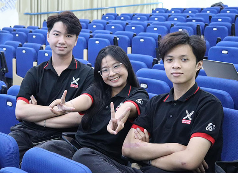 Đồng phục hội nhóm Đại học Công nghệ thông tin