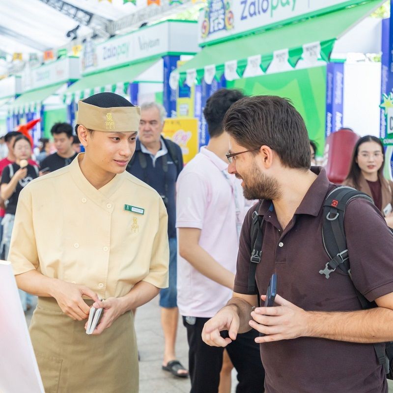 Áo đồng phục nhà hàng Sushi Tei cho nhân viên phục vụ