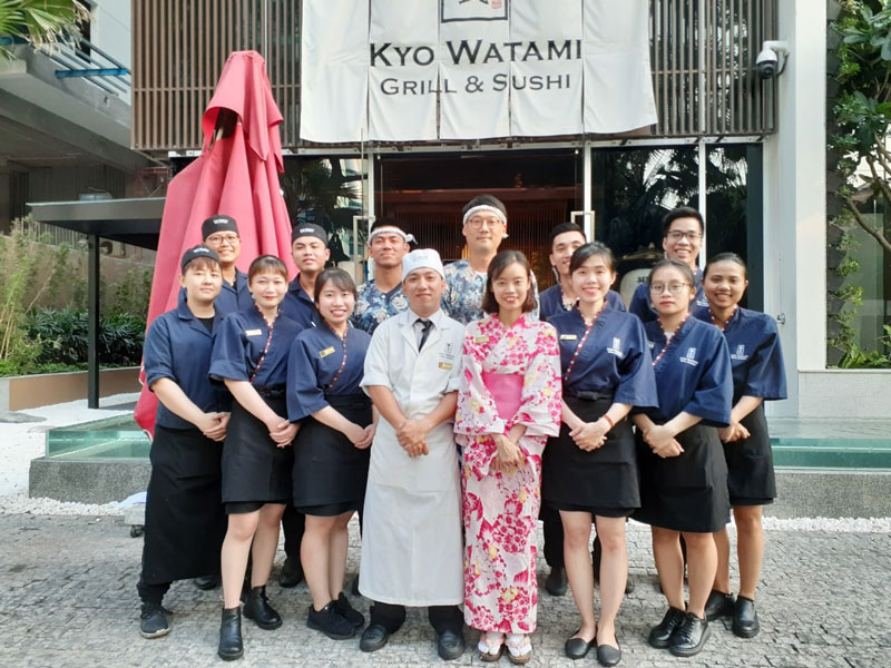 Đồng phục nhân viên phục vụ màu xanh Watami