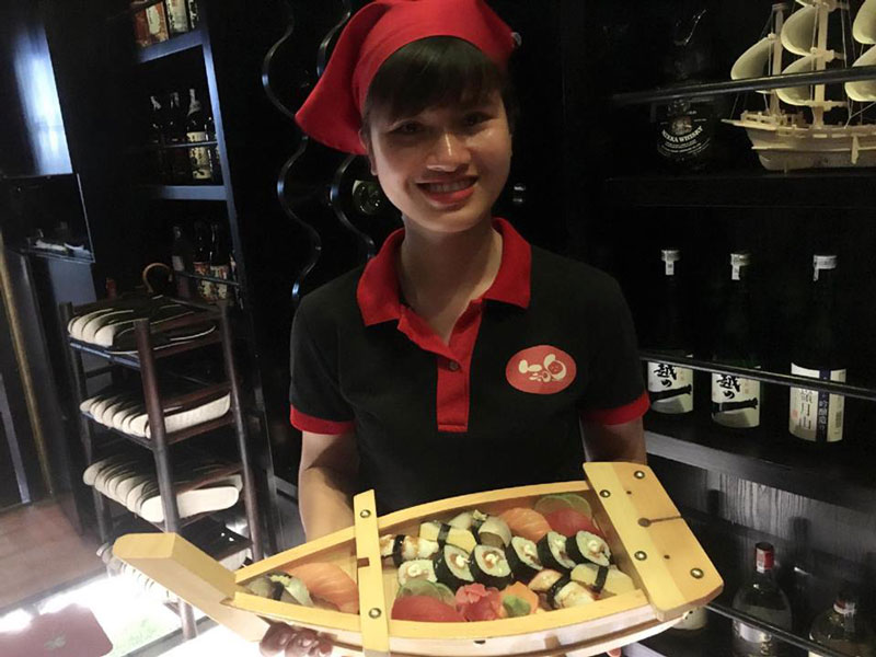 Đồng phục áo thun có cổ Daruma