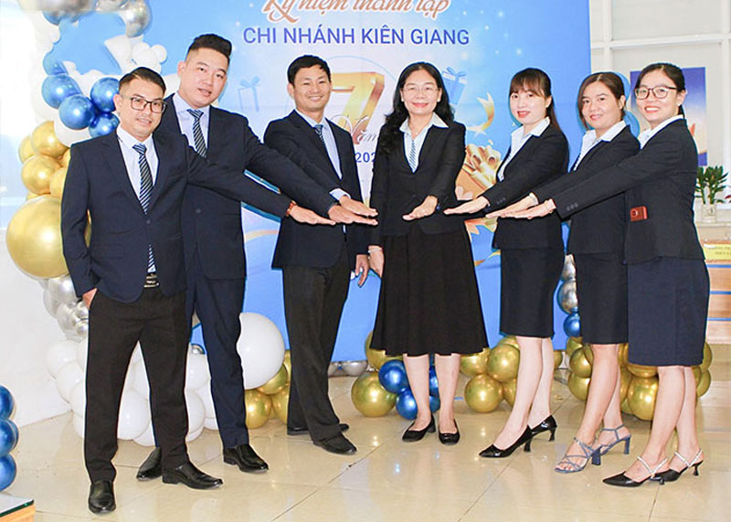 Đồng phục quần tây, chân váy ngân hàng Bảo Việt