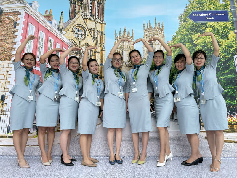 Top 3 mẫu đồng phục ngân hàng Standard Chartered chuyên nghiệp và đẳng cấp