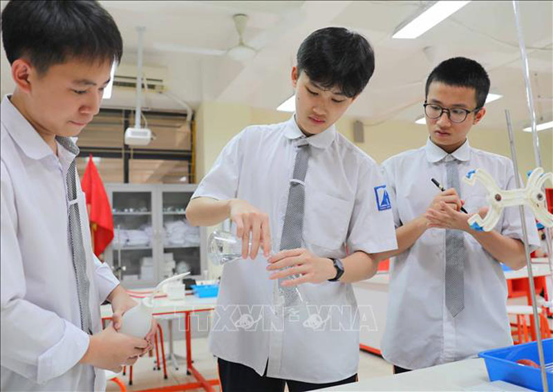 Đồng phục áo sơ mi trường Amsterdam Hà Nội