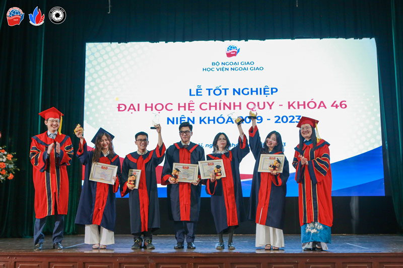 Đồng phục tốt nghiệp DAV