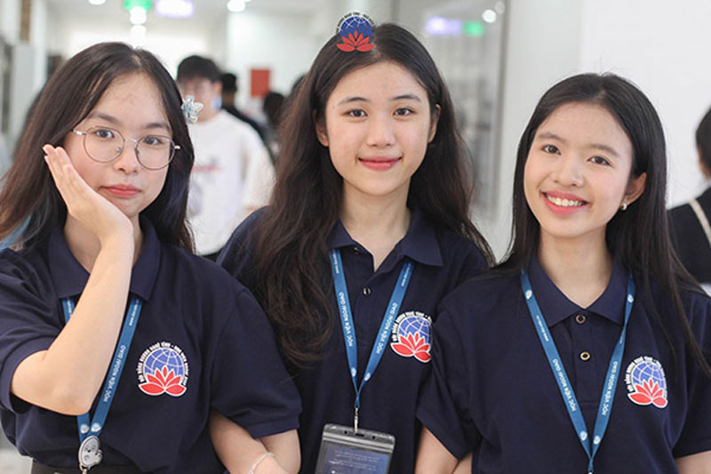 Đồng phục áo thun có cổ DAV