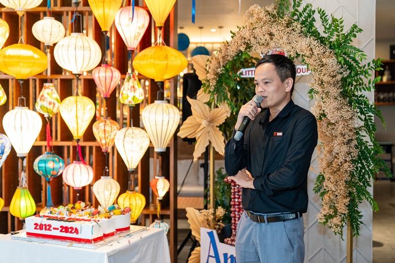 Đồng phục khách sạn Little Hoi An cho quản lý với áo sơ mi đen