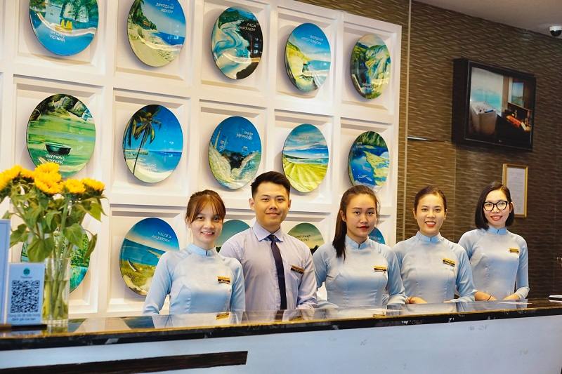 Đồng phục khách sạn Premier Havana cho bộ phận lễ tân