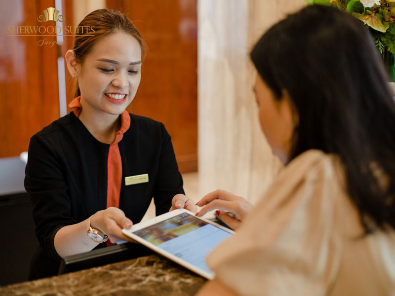 Đồng phục lễ tân Sherwood Suites