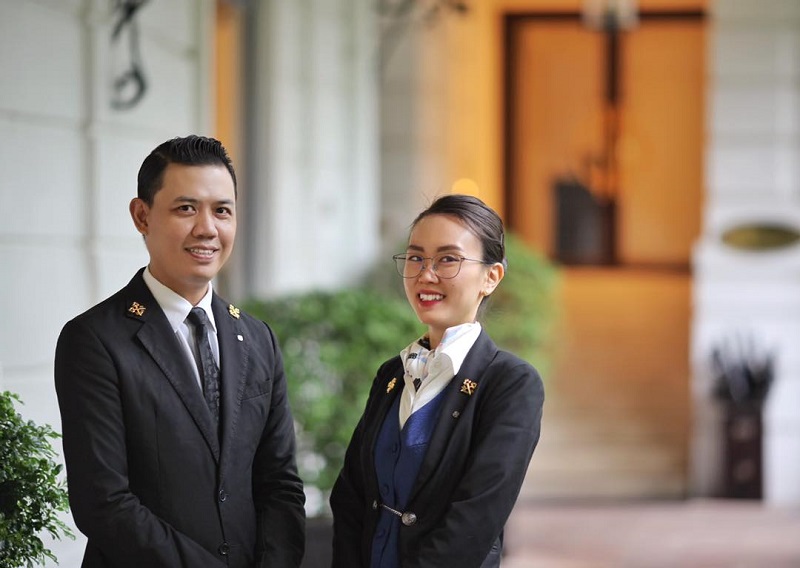 Đồng phục khách sạn Sofitel Legend Metropole cho nhân viên Concierge
