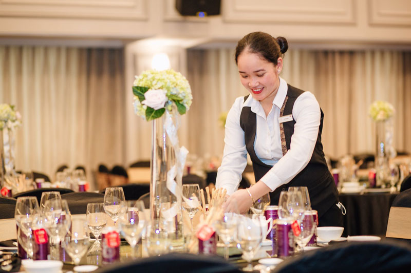 Đồng phục nhân viên phục vụ Silk Path Grand