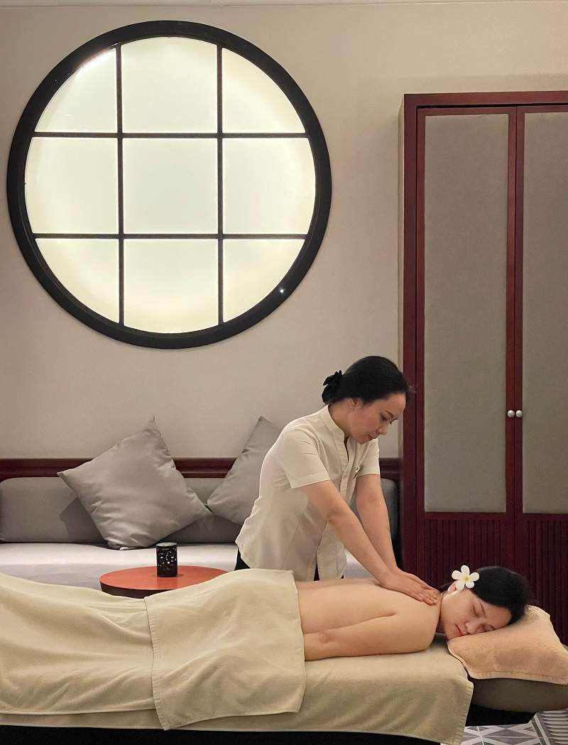 Mẫu đồng phục nhà hàng Azerai La Residence cho nhân viên spa