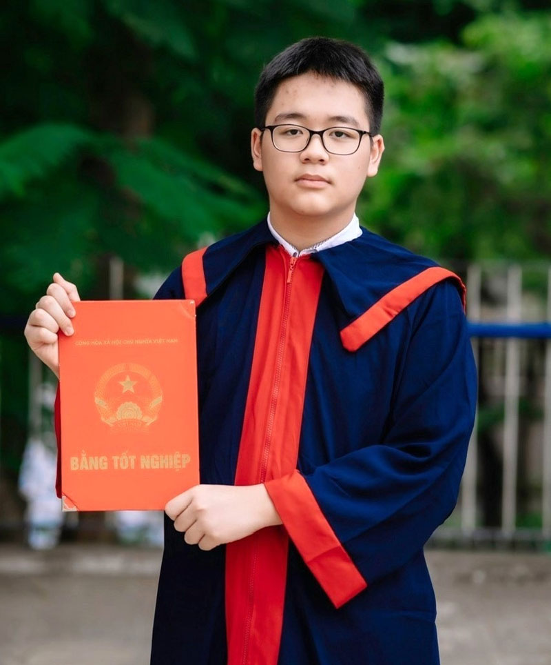 Đồng phục tốt nghiệp AMS