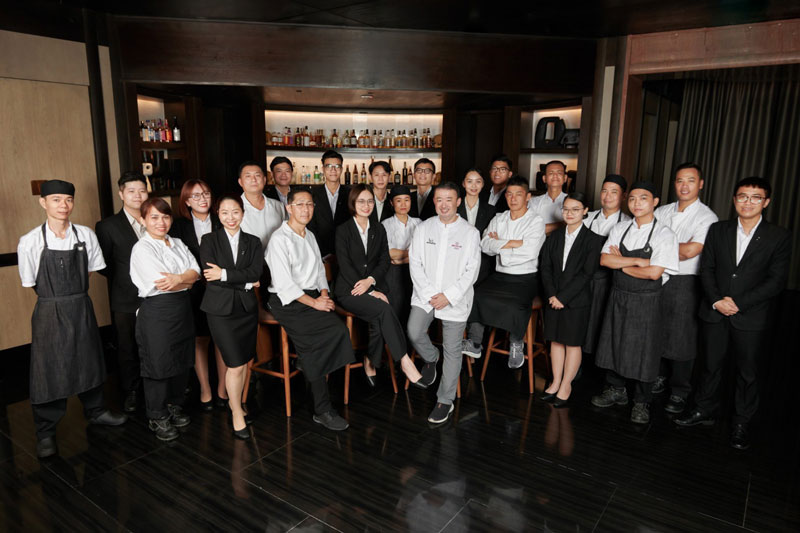 Tạp dề đồng phục dài Capella Hanoi