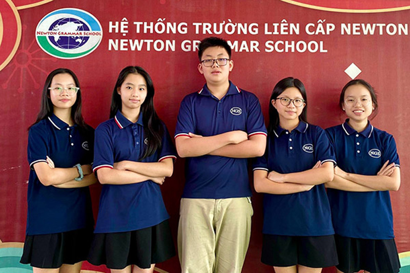 Đồng phục áo thun có cổ tiểu học Newton