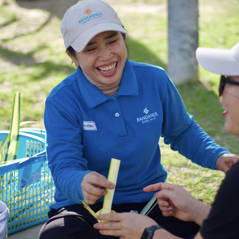 Áo dài tay có cổ đồng phục Pandanus Resort