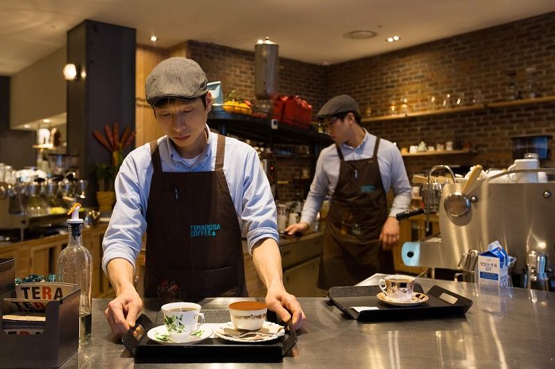 Tổng hợp 9+ xưởng sản xuất đồng phục nhà hàng Hà Tĩnh bền đẹp, giá rẻ