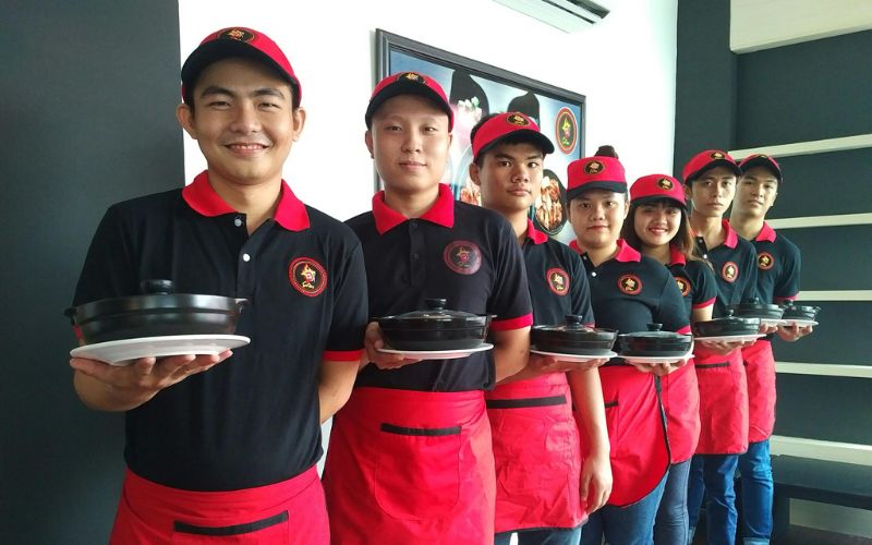 May Đồng Phục Quán Mì Cay Hàn Quốc Đẹp | Báo Giá 2026