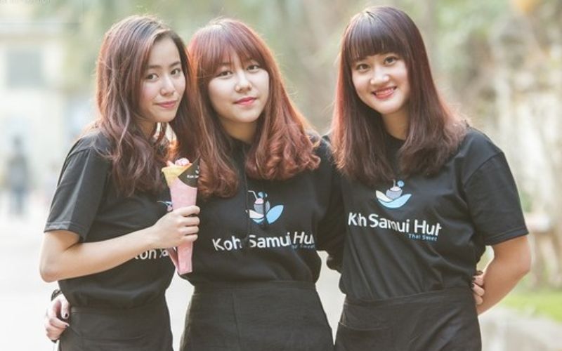 In/thêu logo rõ nét, đẹp lên đồng phục quán kem